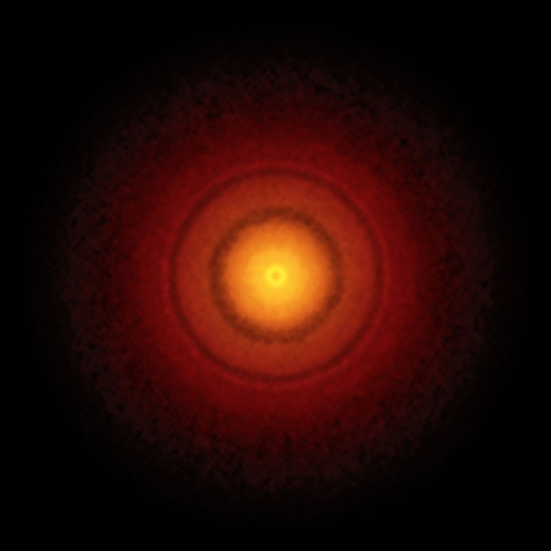 Image d'ALMA du disque planétaire autour de l'étoile nouveau-née TW Hydrae. Il révèle les anneaux et les lacunes classiques qui signifient que les planètes sont en formation dans ce système.