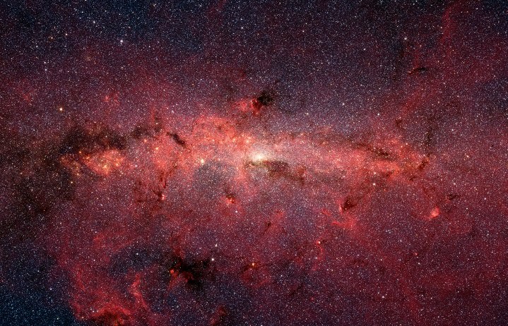 Cette image infrarouge éblouissante du télescope spatial Spitzer de la NASA montre des centaines de milliers d'étoiles entassées dans le noyau tourbillonnant de notre galaxie spirale, la Voie lactée. Crédit : NASA/JPL-Caltech
