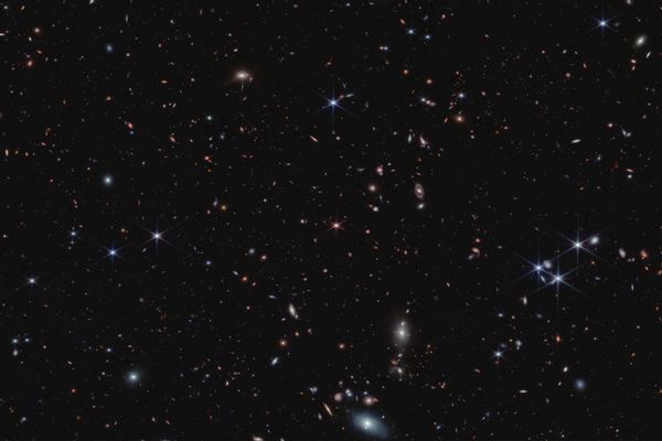 Image du début de l'univers par le télescope spatial James Webb