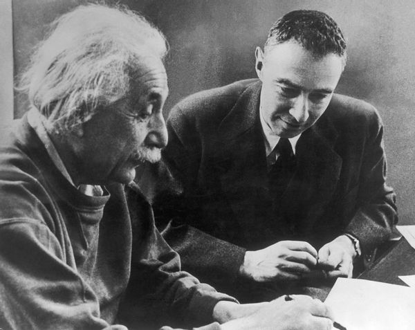 Albert Einstein et J.Robert Oppenheimer